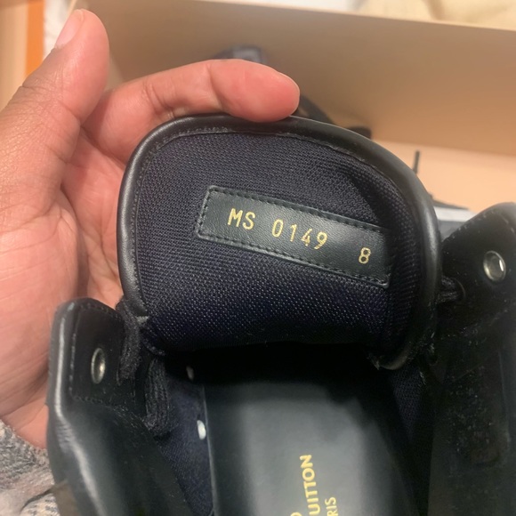 Louis Vuitton - Picture 2 of 3